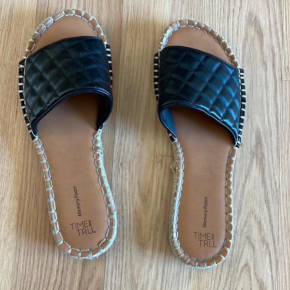 Time and tru black sandals